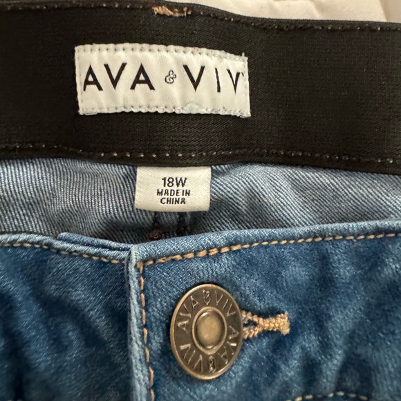 Jeans - Picture 3 of 3